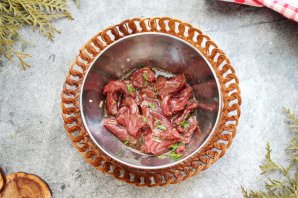 Карпаччо из лосятины Карпаччо из лосятины