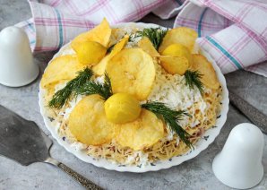 Салат "Орхидея" с чипсами и ветчиной Салат "Орхидея" с чипсами и ветчиной