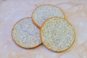 Маковый торт с консервированными персиками Маковый торт с консервированными персиками