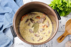 Куриные сердечки в мультиварке в сливках Куриные сердечки в мультиварке в сливках