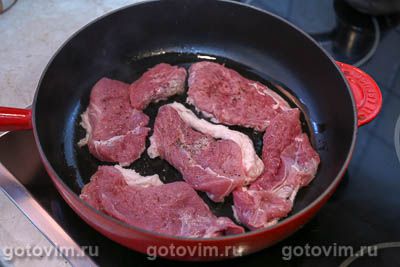 Свинина под шубой из сыра и вареного яйца Свинина под шубой из сыра и вареного яйца