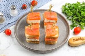 Канапе с семгой и икрой Канапе с семгой и икрой
