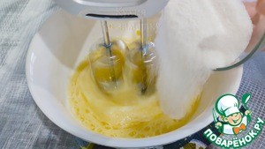 Горячий молочный пирог с кремом и джемом Горячий молочный пирог с кремом и джемом