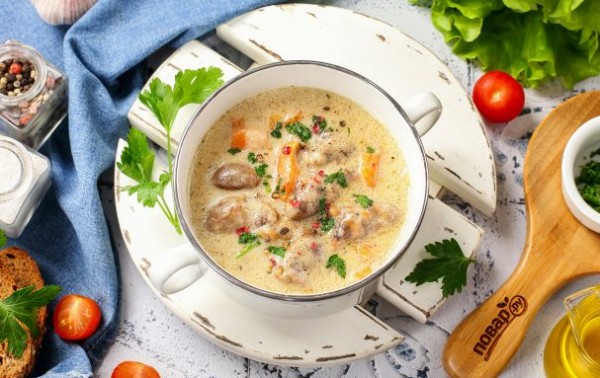 Куриные сердечки в мультиварке в сливках Куриные сердечки в мультиварке в сливках