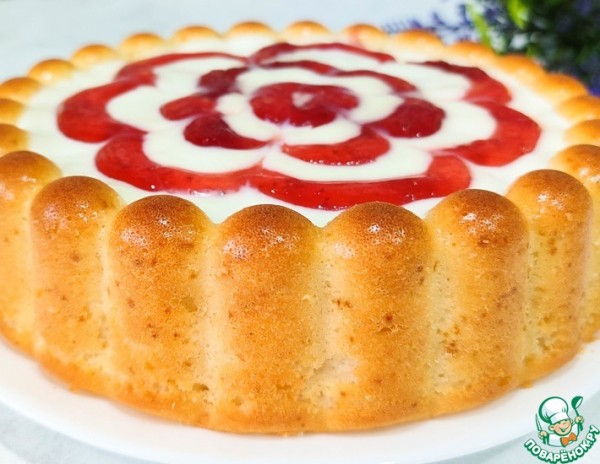 Горячий молочный пирог с кремом и джемом Горячий молочный пирог с кремом и джемом