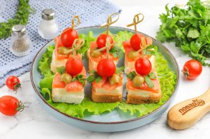 Канапе с семгой на шпажках Канапе с семгой на шпажках