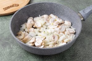 Салат фасолевый с шампиньонами и грецким орехом Салат фасолевый с шампиньонами и грецким орехом