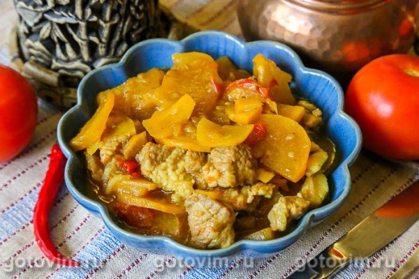 Карри из свинины с репой и перцем чили