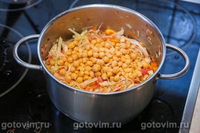 Солянка из квашеной и свежей капусты с нутом и курагой Солянка из квашеной и свежей капусты с нутом и курагой