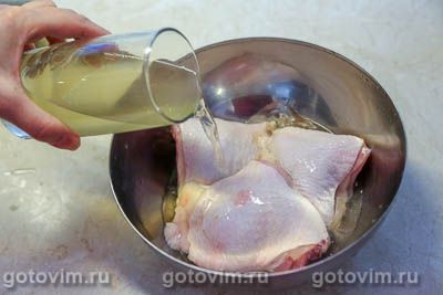 Куриные бедра в рассоле, запеченные в духовке