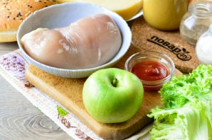 Бургер с курицей, яблоком и сыром Бургер с курицей, яблоком и сыром