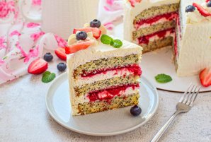 Клубнично-маковый торт Клубнично-маковый торт