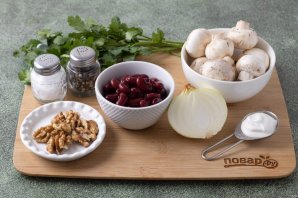 Салат фасолевый с шампиньонами и грецким орехом Салат фасолевый с шампиньонами и грецким орехом