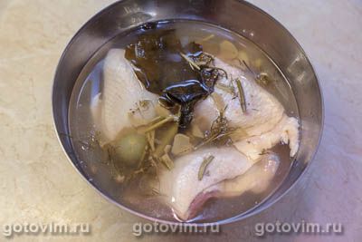 Куриные бедра в рассоле, запеченные в духовке