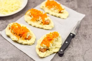 Плетеные "Хот-доги" из слоеного теста с плавленым сыром Плетеные "Хот-доги" из слоеного теста с плавленым сыром