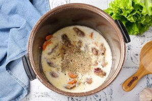 Куриные сердечки в мультиварке в сливках Куриные сердечки в мультиварке в сливках