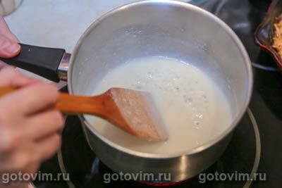 Мидии с сырным соусом бешамель, запеченные в раковинах