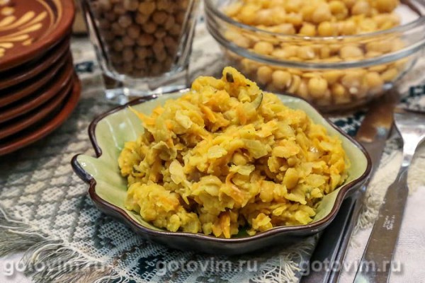 Пюре из нута с овощами и солеными огурцами Пюре из нута с овощами и солеными огурцами