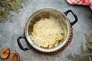 Осетинский пирог с картошкой и сулугуни Осетинский пирог с картошкой и сулугуни