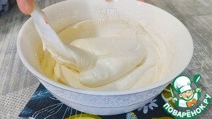 Горячий молочный пирог с кремом и джемом Горячий молочный пирог с кремом и джемом