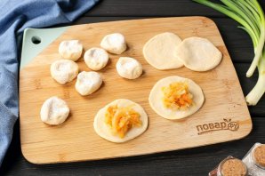 Вареники со свежей капустой Вареники со свежей капустой