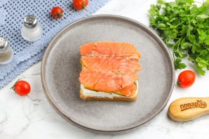 Канапе с семгой и икрой Канапе с семгой и икрой