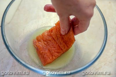 Лосось с лимонным маслом в духовке 