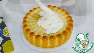 Горячий молочный пирог с кремом и джемом Горячий молочный пирог с кремом и джемом