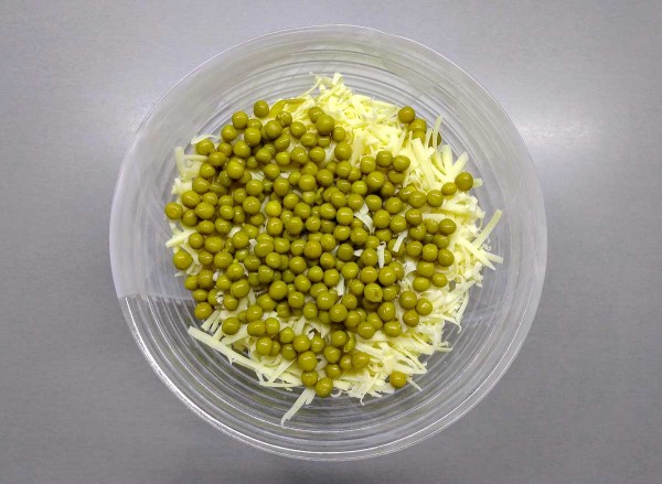 Салат с курицей и маринованными грибами Салат с курицей и маринованными грибами