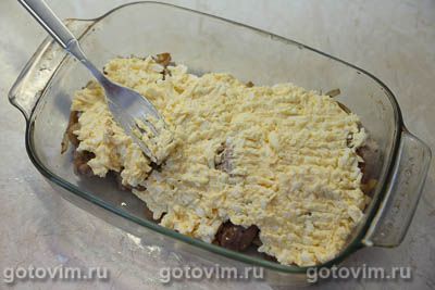 Свинина под шубой из сыра и вареного яйца Свинина под шубой из сыра и вареного яйца