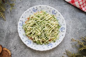 Салат "Орхидея" с чипсами и ветчиной Салат "Орхидея" с чипсами и ветчиной