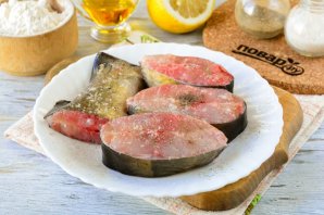 Сом жареный на сковороде Сом жареный на сковороде