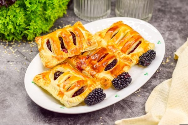 Слойки с ежевикой Слойки с ежевикой