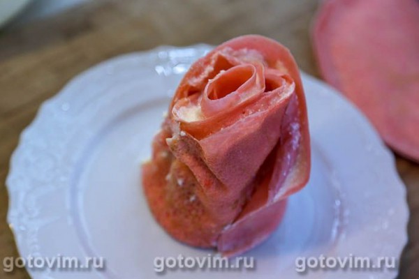 Блинный торт «Роза» с заварным кремом Блинный торт «Роза» с заварным кремом