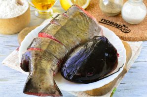 Сом жареный на сковороде Сом жареный на сковороде