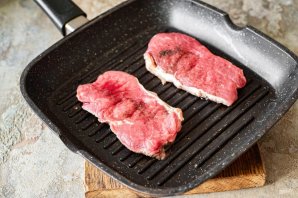 Нежная говядина под ягодным соусом Нежная говядина под ягодным соусом