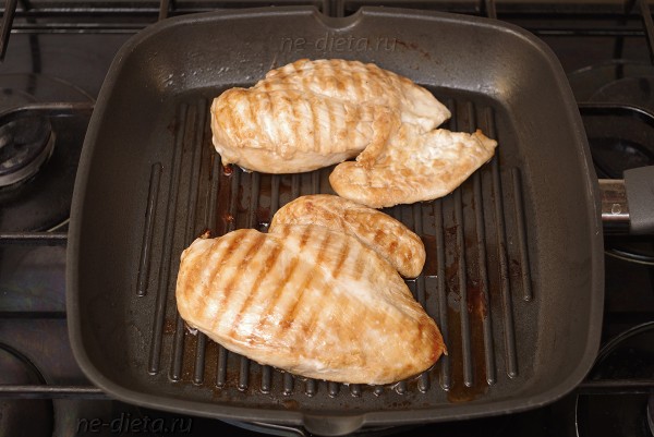 Салат «Цезарь» с курицей Салат «Цезарь» с курицей