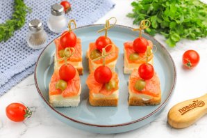 Канапе с семгой на шпажках Канапе с семгой на шпажках