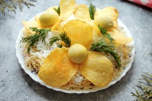 Салат "Орхидея" с чипсами и ветчиной Салат "Орхидея" с чипсами и ветчиной