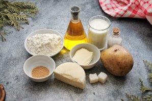 Осетинский пирог с картошкой и сулугуни Осетинский пирог с картошкой и сулугуни