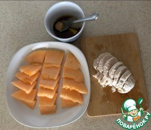 Дынный салат с вареной курицей Дынный салат с вареной курицей