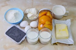 Маковый торт с консервированными персиками Маковый торт с консервированными персиками