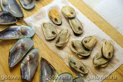 Мидии с сырным соусом бешамель, запеченные в раковинах