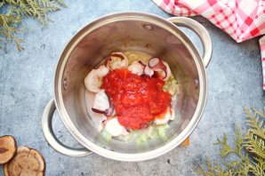 Осьминог в томатном соусе Осьминог в томатном соусе