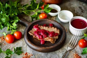 Нежная говядина под ягодным соусом Нежная говядина под ягодным соусом