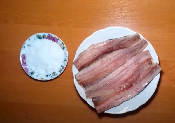 Селёдка солёная в домашних условиях очень вкусная
Селёдка солёная в домашних условиях очень вкусная