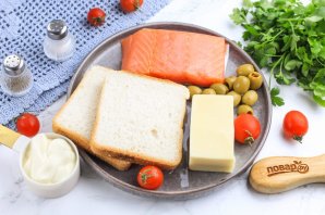 Канапе с семгой на шпажках Канапе с семгой на шпажках