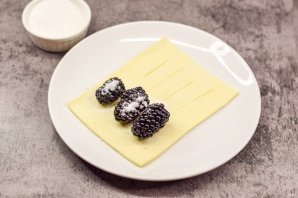 Слойки с ежевикой Слойки с ежевикой