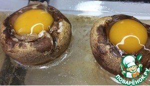 Фаршированные шампиньоны с перепелиными яйцами Фаршированные шампиньоны с перепелиными яйцами