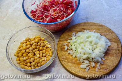 Солянка из квашеной и свежей капусты с нутом и курагой Солянка из квашеной и свежей капусты с нутом и курагой